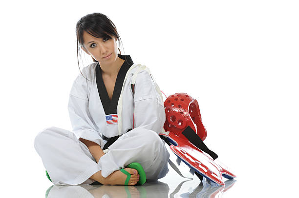 schwarzer gürtel plausch damen - padding tae kwon do helmet karate stock-fotos und bilder