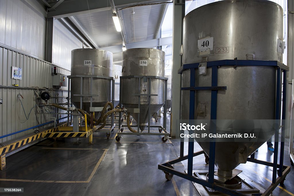 Tanques de almacenamiento - Foto de stock de Interior libre de derechos