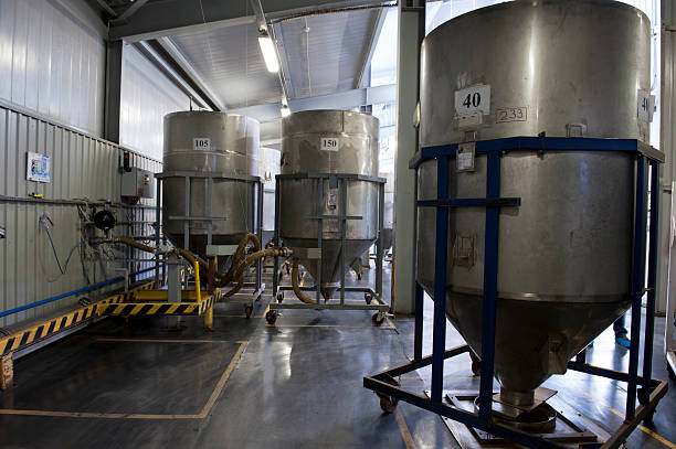 貯蔵タンク - gasoline brewery beer liquid ストックフォトと画像
