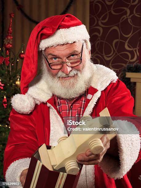 Santa Noel Foto de stock y más banco de imágenes de 2013 - 2013, 70-79 años, Adulto