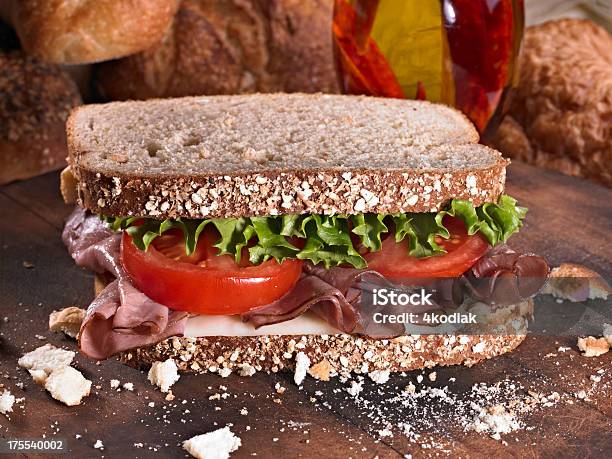 Sandes De Rosbife - Fotografias de stock e mais imagens de Almoço - Almoço, Assado, Comida e Bebida