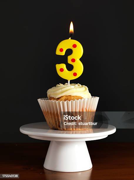 数字 3 - カップケーキのストックフォトや画像を多数ご用意 - カップケーキ, ケーキ, スタジオ撮影