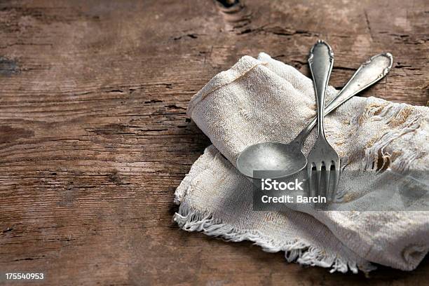 Old Colher E Garfo - Fotografias de stock e mais imagens de Almoço - Almoço, Antigo, Arcaico