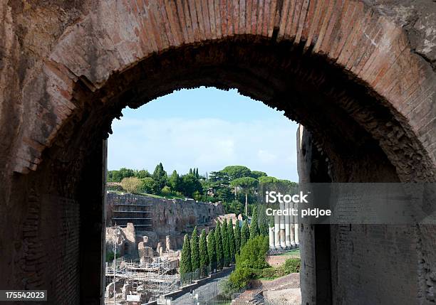 Foto de Fórum Romano Em Roma Itália e mais fotos de stock de Antigo - Antigo, Antiguidades, Arcaico