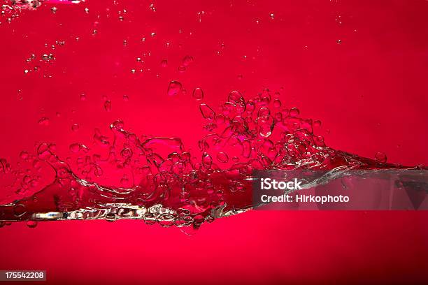 Salpicaduras De Agua De Color Rojo Foto de stock y más banco de imágenes de Diésel - Tipo de combustible - Diésel - Tipo de combustible, Rojo, Aceite para cocinar