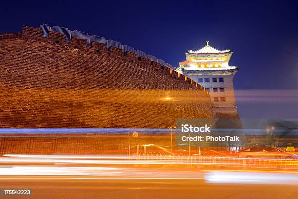 Photo libre de droit de Superbe Scène De Nuit Du Château De Chine banque d'images et plus d'images libres de droit de Soirée à la maison - Soirée à la maison, Ville - Milieu urbain, Xian