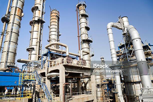 Нефтехимический Завод — стоковые фотографии и другие картинки Башня - Башня, Без людей, Бензин