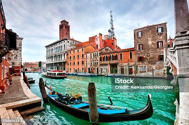 Gondel Auf Die Lagune Von Venedig Bei Sonnenuntergang Stockfoto und mehr Bilder von Gondel