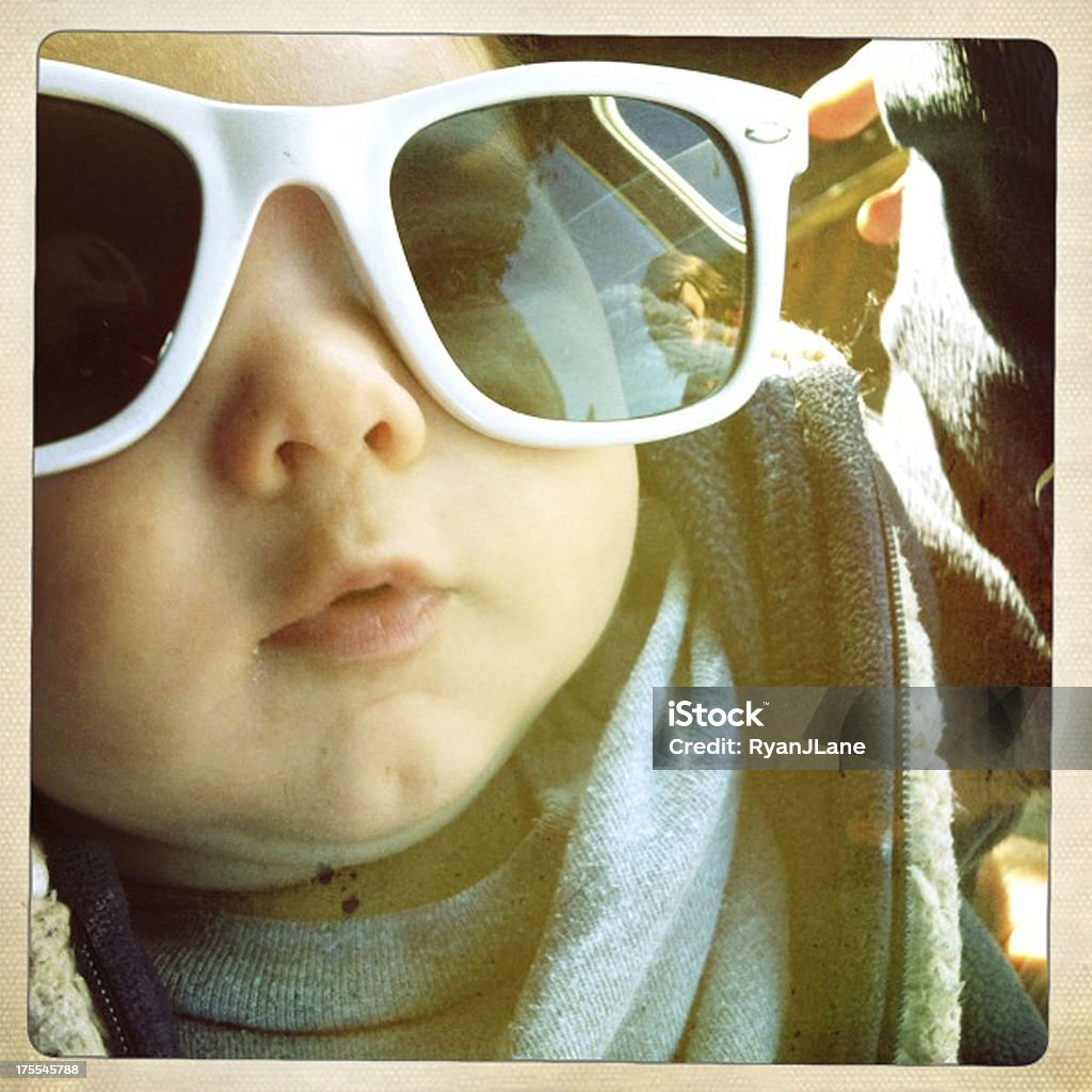 Süßes Baby mit Sonnenbrille - Lizenzfrei Kind Stock-Foto