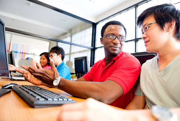 Computer Main Topic Discussion 130+ Computer Lab Internet Cafe Photos Stock Photos, Pictures & Royalty ...