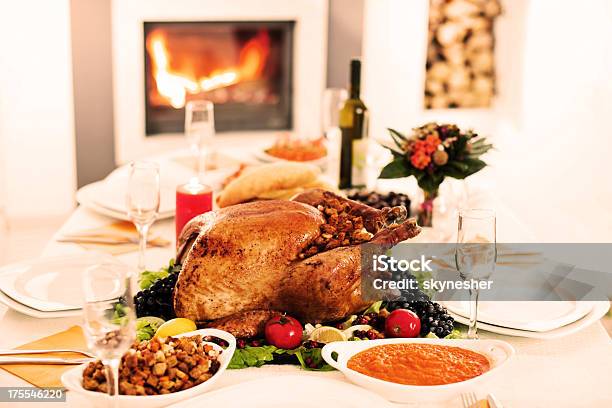 エレガントなテーブルセットには感謝祭のため - 感謝祭のストックフォトや画像を多数ご用意 - 感謝祭, テーブル, 七面鳥