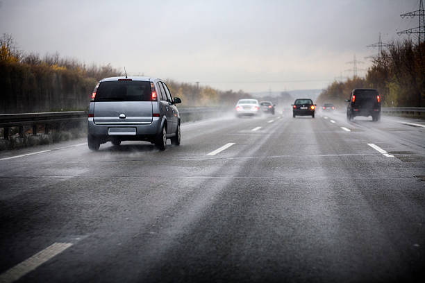 ドイツの高速道路、天候不良 - 滑りやすい ストックフォトと画像