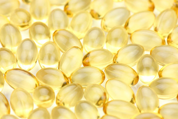 витамин в капсулах - gel effect capsule fish oil pill стоковые фото и изображения