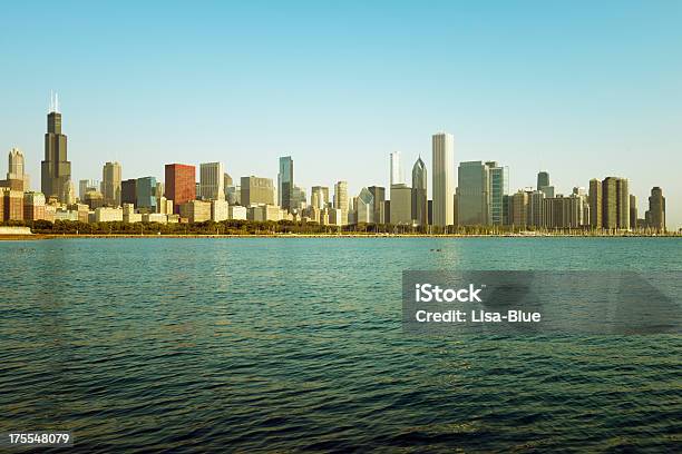 Grattacieli Chicago - Fotografie stock e altre immagini di Aurora - Aurora, Chicago - Illinois, Alba - Crepuscolo