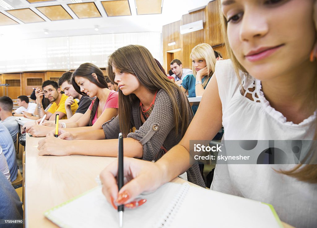 Große Gruppe von Studenten schreiben. - Lizenzfrei 20-24 Jahre Stock-Foto