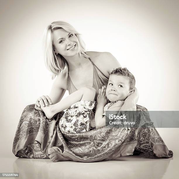 Foto de Feliz Mãe E Filho e mais fotos de stock de 25-30 Anos - 25-30 Anos, 6-7 Anos, Adulto