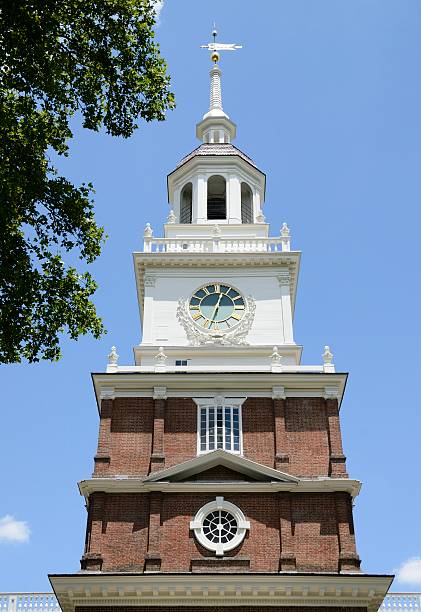 Independence Hall, Philadelphia Independence Hall, Philadelphia, site of the signing of the Declaration of Independence, a historic moment in the American Revolution. independence hall stock pictures, royalty-free photos & images