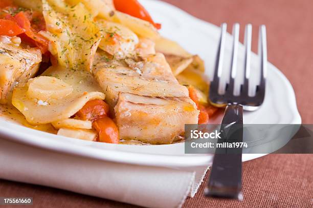 Fisch Kirschtomaten Und Kartoffeln Stockfoto und mehr Bilder von Beilage - Beilage, Erfrischung, Essgeschirr