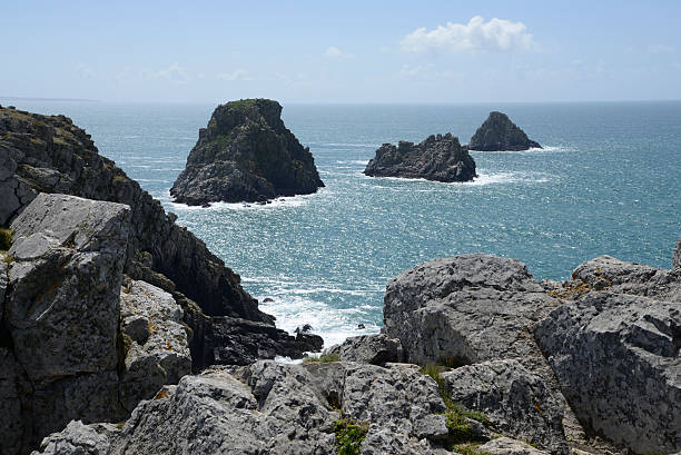 pointe de penhir, bretagne, frankreich - kap halbinsel stock-fotos und bilder