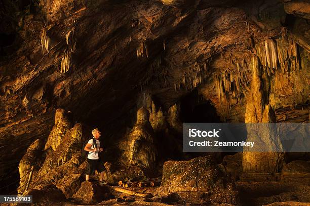 남자 내부 캐이브 태국 40-49세에 대한 스톡 사진 및 기타 이미지 - 40-49세, 경관, 동굴