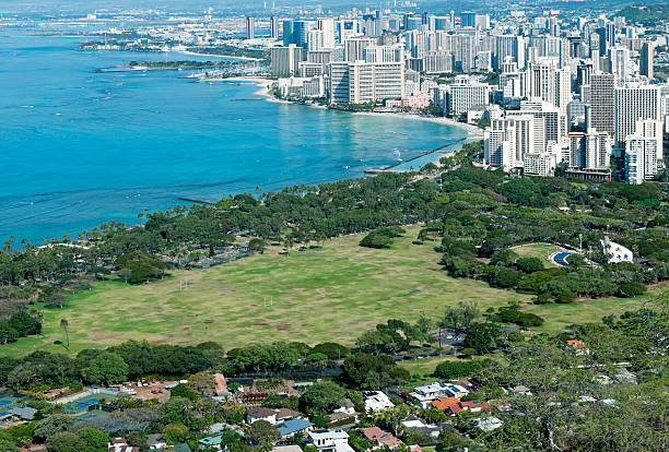 カピオラニ公園、ダイヤモンドヘッドの展望台から素晴らしいワイキキでのオアフ島 - honolulu community residential district city ストックフォトと画像