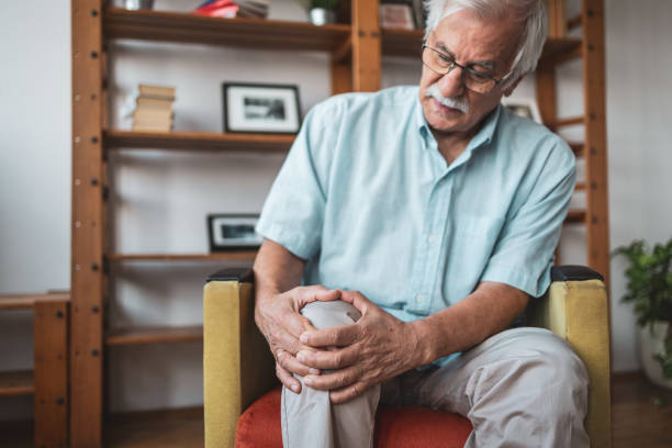 istock Pain in the knee 1755782276