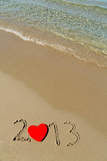 2013 r. - 2013 beach sand new years eve zdjęcia i obrazy z banku zdjęć