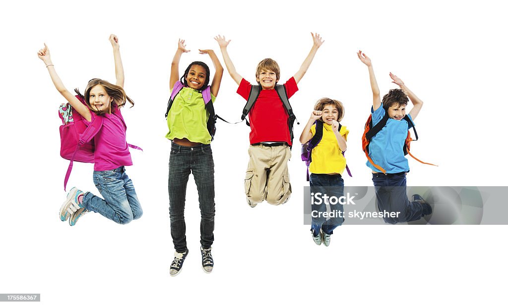 Criança de escola com mochilas jumping. - Foto de stock de Criança royalty-free