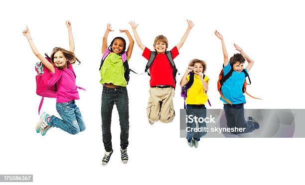 Foto de Criança De Escola Com Mochilas Jumping e mais fotos de stock de Criança - Criança, Pular, Fundo Branco