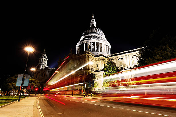 istock London - Traffic with St Paul's Cathedral 175587517