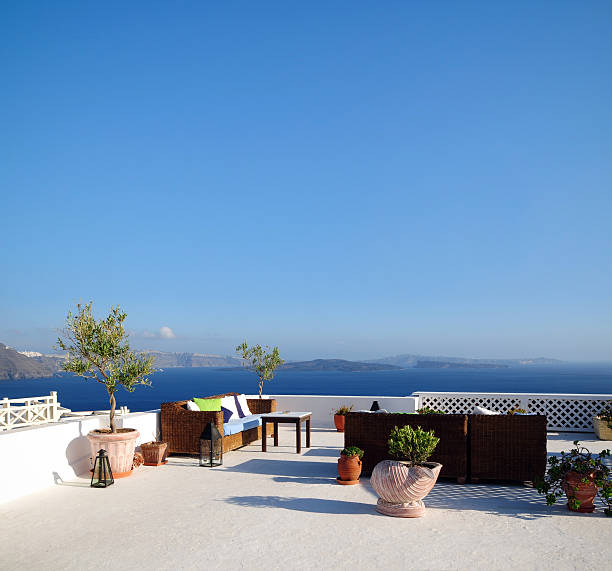 bellissima casa e paesaggio marino-xxlarge - santorini greece villa beach foto e immagini stock