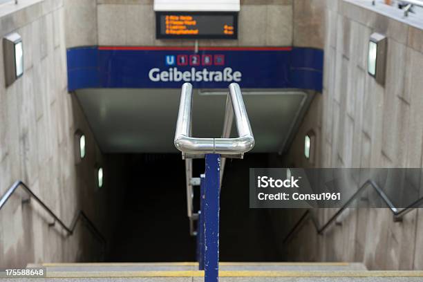 Metro Foto de stock y más banco de imágenes de Alemania - Alemania, Asidero, Baja Sajonia