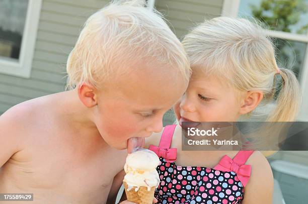 Im Ice Cream Stockfoto und mehr Bilder von Blondes Haar - Blondes Haar, Dessert, Eiscremewaffel