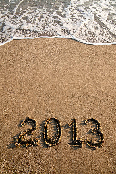 nowy rok 2013 - 2013 beach sand new years day zdjęcia i obrazy z banku zdjęć