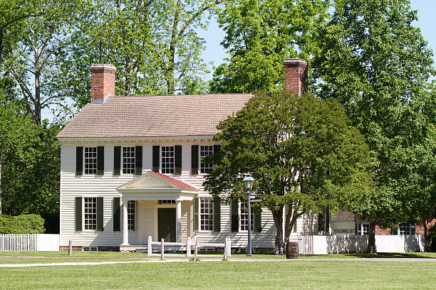 istock Example of colonial architecture in Williamsburg, Virginia 175589912