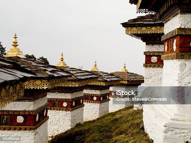 Stupas — стоковые фотографии и другие картинки Dochula Pass - Dochula Pass, Без людей, Бутан - Полуостров Индостан