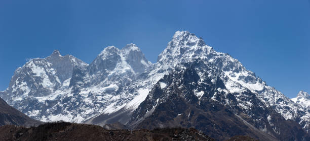 kanchenjunga.  everest circuit.  nepal motive. - gokyo tal stock-fotos und bilder