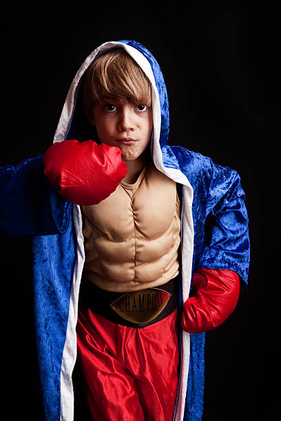 Niño Vestido De Boxeador Halloween Disfraz Foto de stock y más banco de  imágenes de Deporte - Deporte, Disfraz, Halloween - iStock