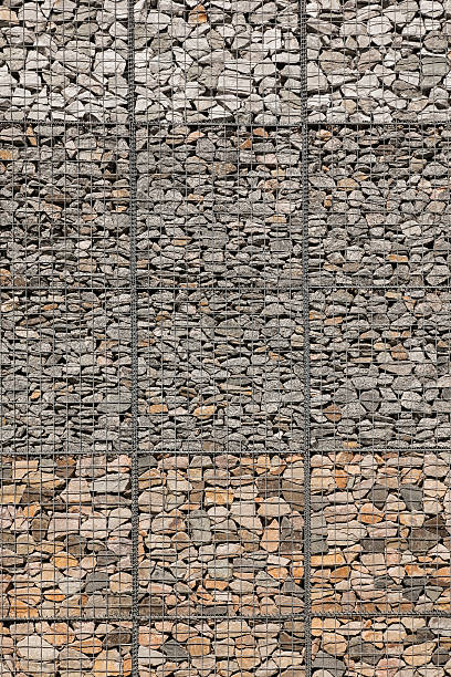 蛇籠壁に様々なストーン - gabion wall ストックフォトと画像