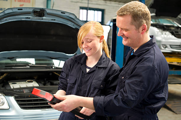 feminino aprendiz - trainee mechanic engineer student imagens e fotografias de stock