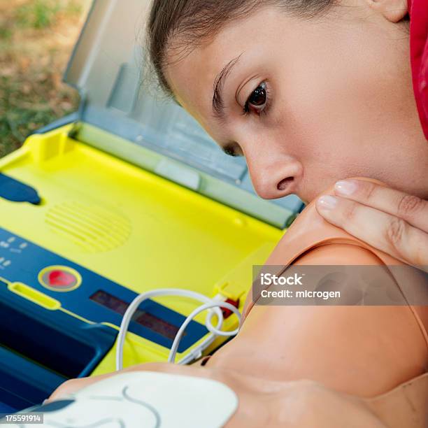 Cpr Formaçãorespiração Artificial - Fotografias de stock e mais imagens de Acidentados - Acidentados, Acidente - Conceito, Adulto