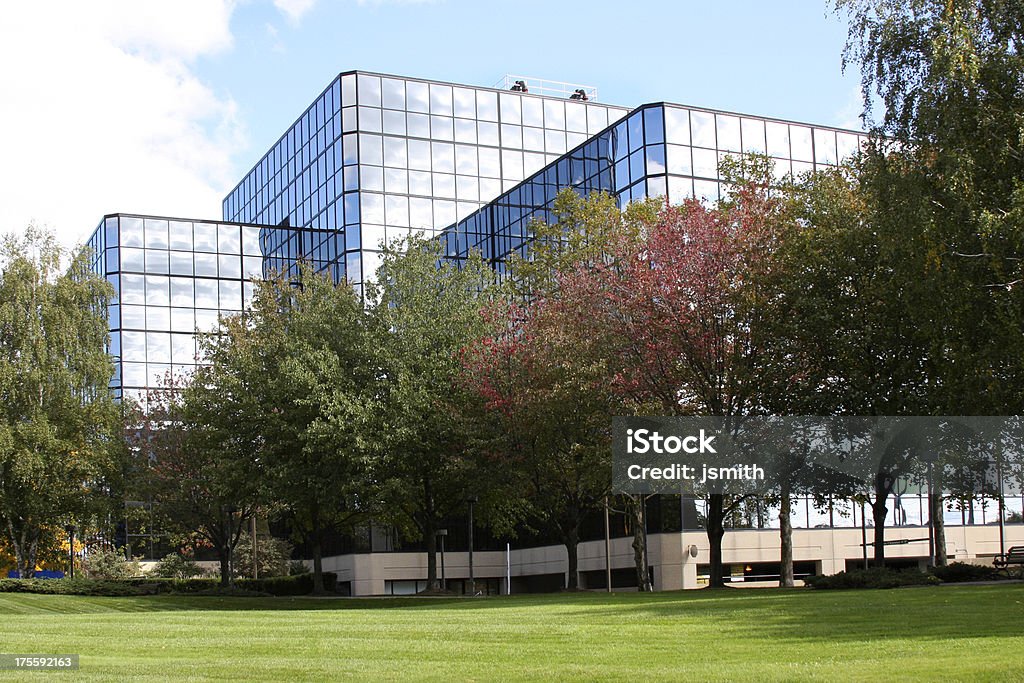 Büro oder medizinische Gebäude Außenansicht mit Rasen - Lizenzfrei Krankenhaus Stock-Foto