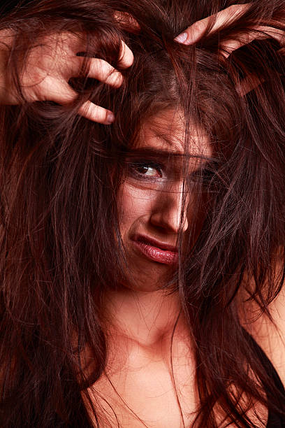 плохие волосы день - frizzy human hair haute couture women стоковые фото и изображения