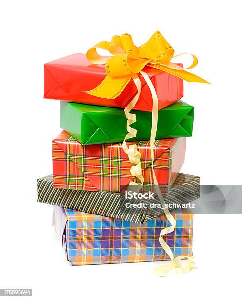 Caixas De Presentes - Fotografias de stock e mais imagens de Prenda de Natal - Prenda de Natal, Prenda, Pilha - Arranjo