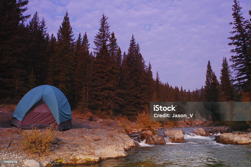 Tenda de Riverside - Royalty-free Acampar Foto de stock