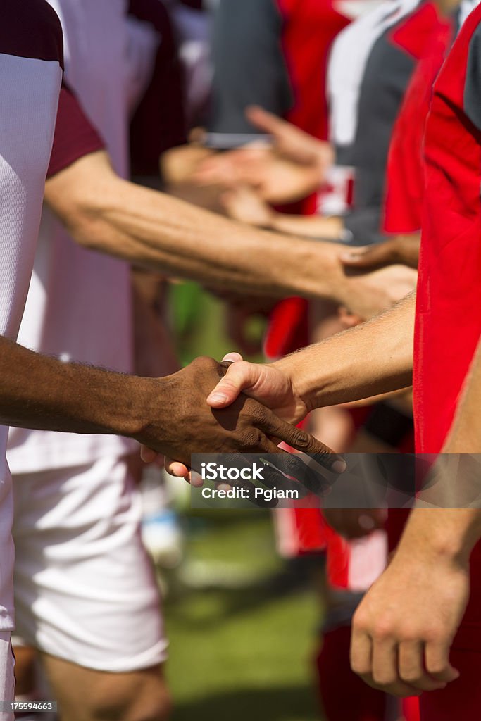 Atletas Agitar as mãos antes de um jogo - Royalty-free Acordo Foto de stock