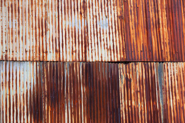 zardzewiały falistej bocznicy - corrugated iron metal iron rusty zdjęcia i obrazy z banku zdjęć