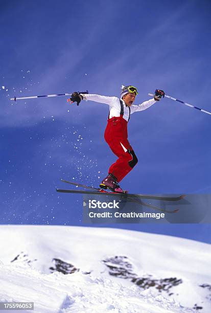 Salto De Esquí Foto de stock y más banco de imágenes de Enfermedad mental - Enfermedad mental, Actividad, Alpes Europeos
