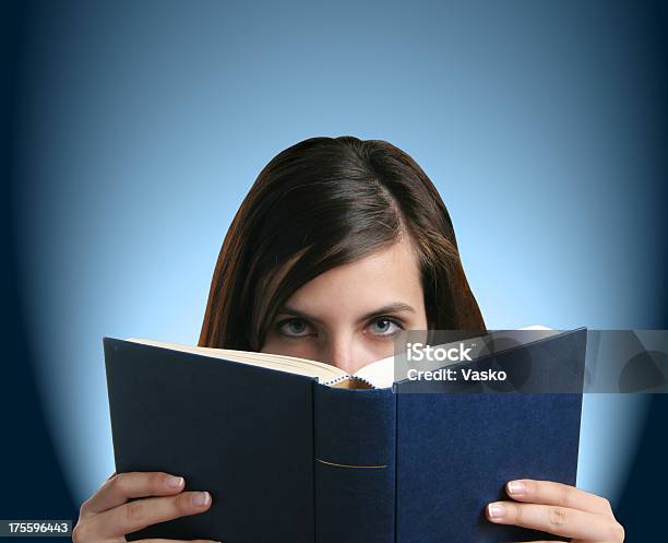 독서모드블루 갈색 머리에 대한 스톡 사진 및 기타 이미지 - 갈색 머리, 개념, 공부