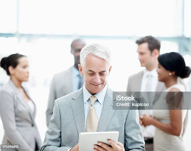 La Tecnología Es Una Parte Integral Del Negocio Estos Días Foto de stock y más banco de imágenes de Adulto